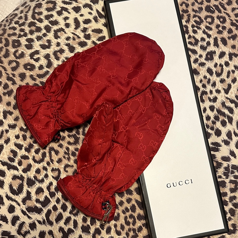 Gucci Crimson Women's Mittens